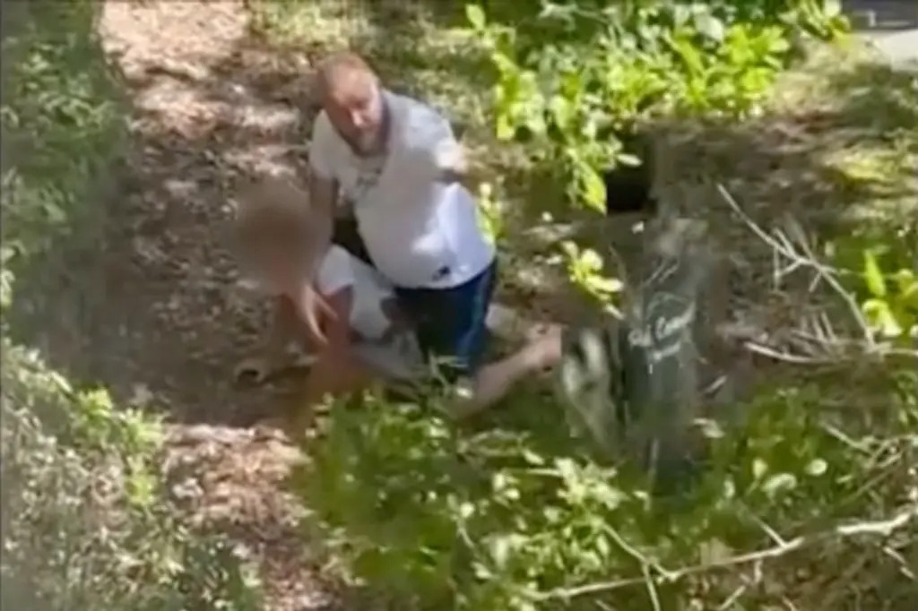 Βίντεο: 11χρονη έπεσε θύμα βίαιης επίθεσης από άνδρα επειδή πίστευε ότι του πέταξε αυγά – «Σε παρακαλώ, δεν έκανα τίποτα»